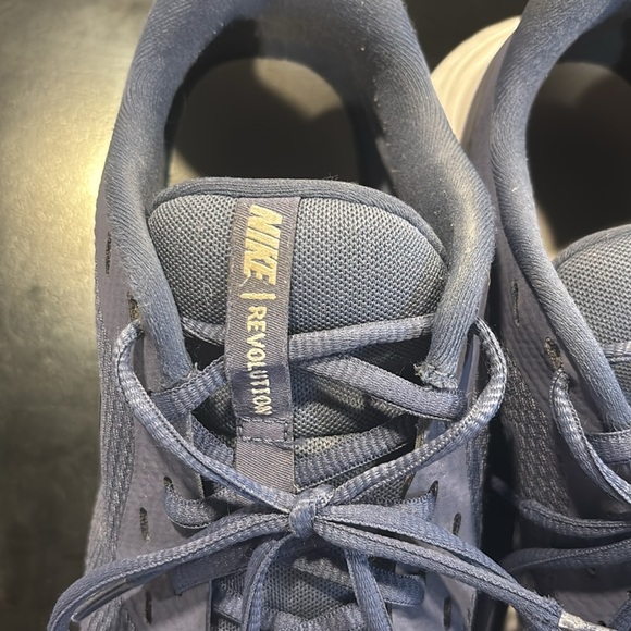 Nike Revolution size 8.5 in purple - Picture 5 of 7